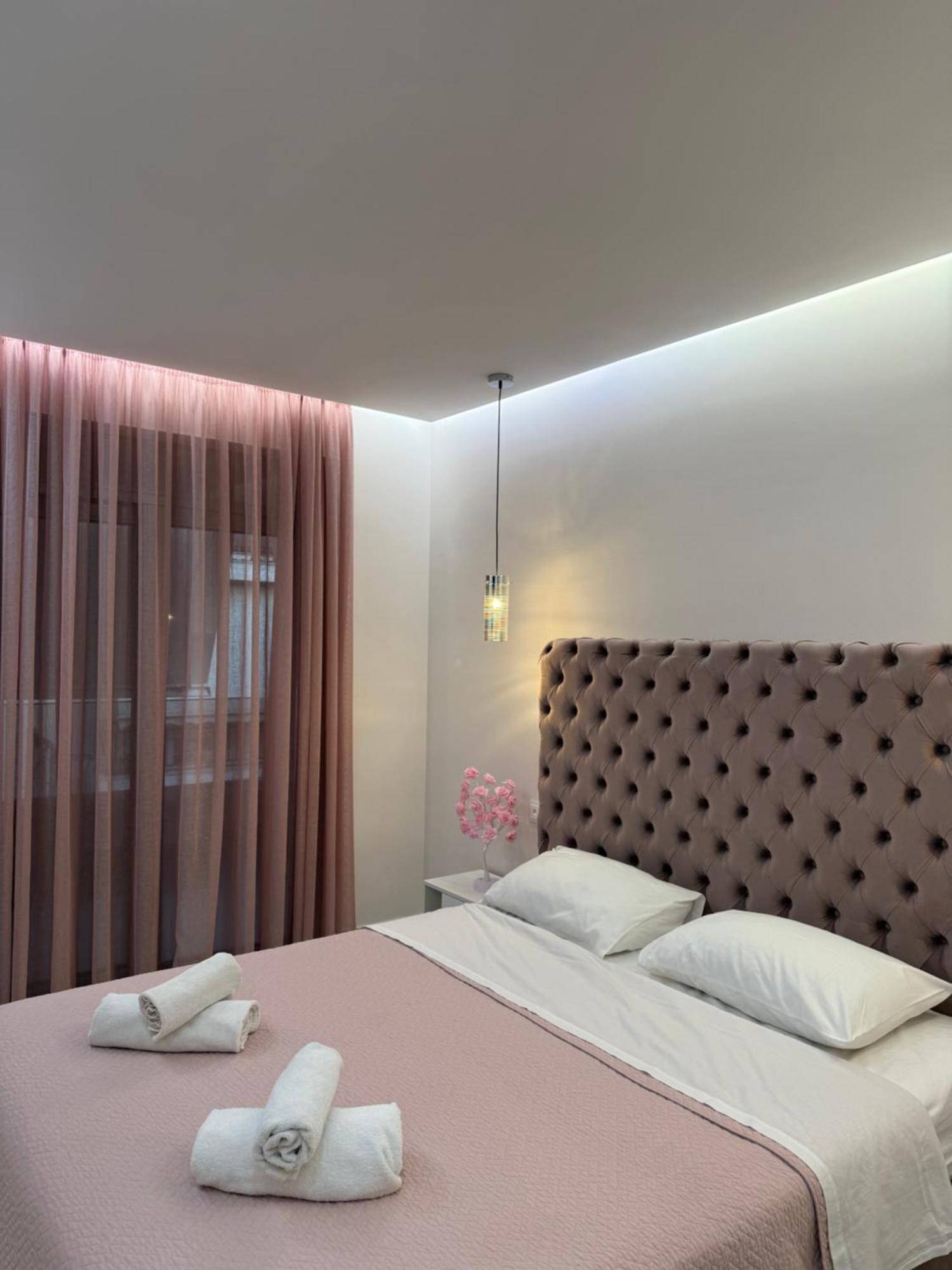 Luxury Apartment *
